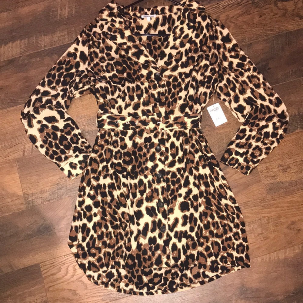 Leopard Button down dress w/ Belt!